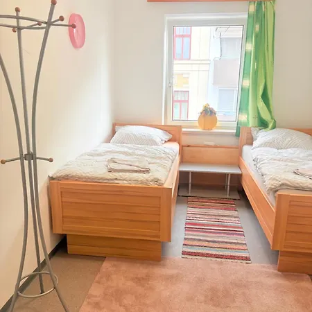 Bed & Breakfast Beenie 3